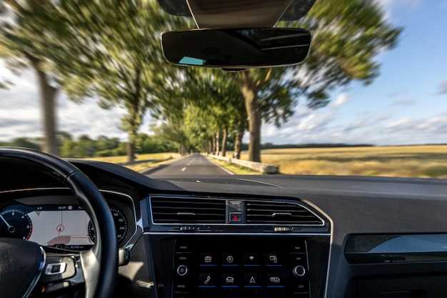 Использование новых материалов и отделки салона